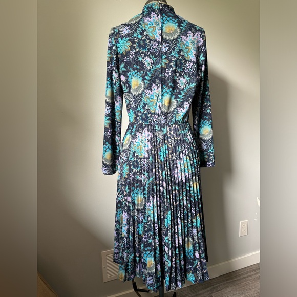 1970’s Blue/Purple floral print dress - Picture 3 of 8